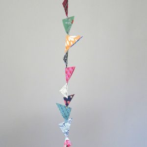 Triangles et perle verte